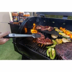 820FB1 Wood Pellet Grill - Matte Black -Ash Roamer Sales Store 10907 820FB1 grates