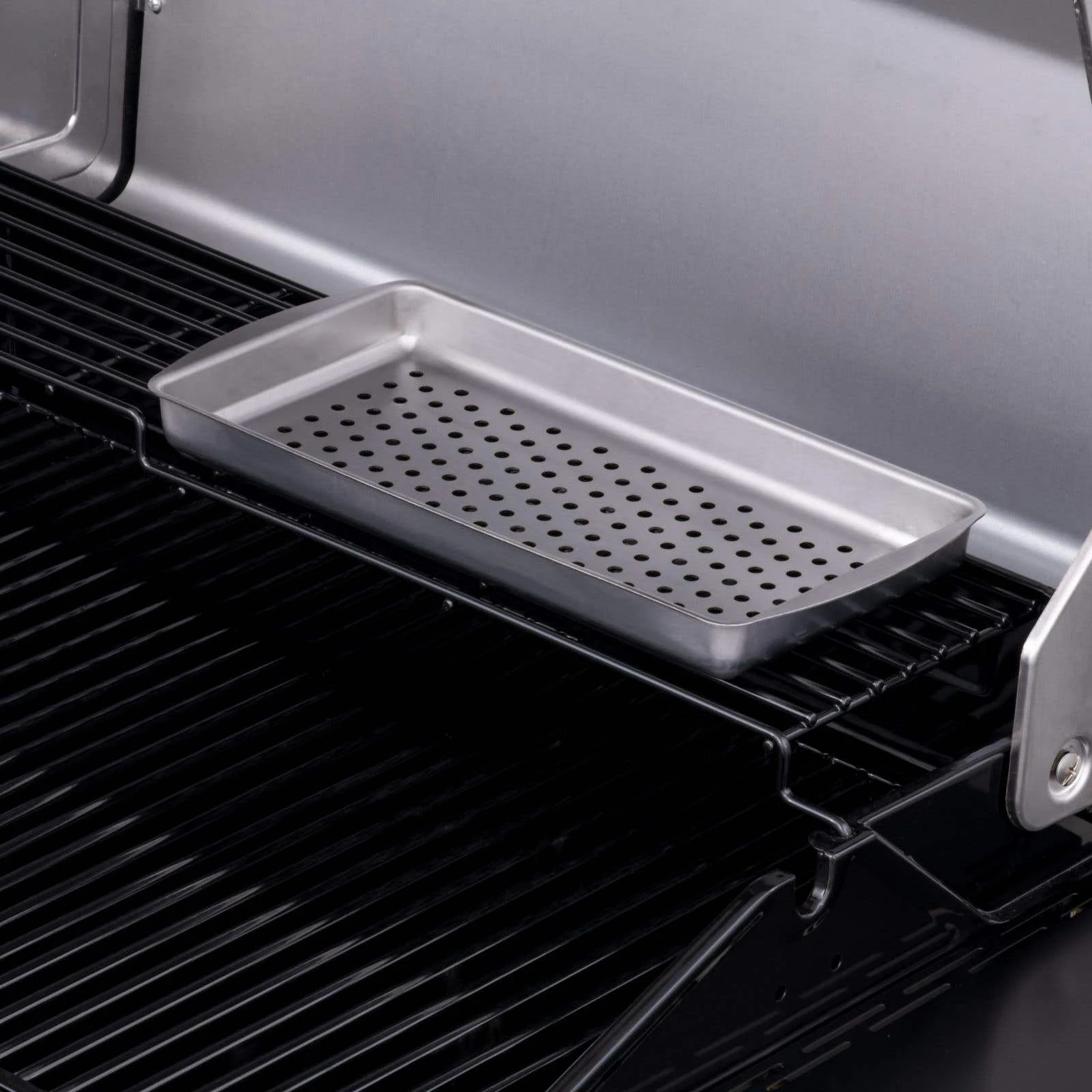 5-Burner Gas Grill & Griddle 3 5-Burner Gas Grill & Griddle